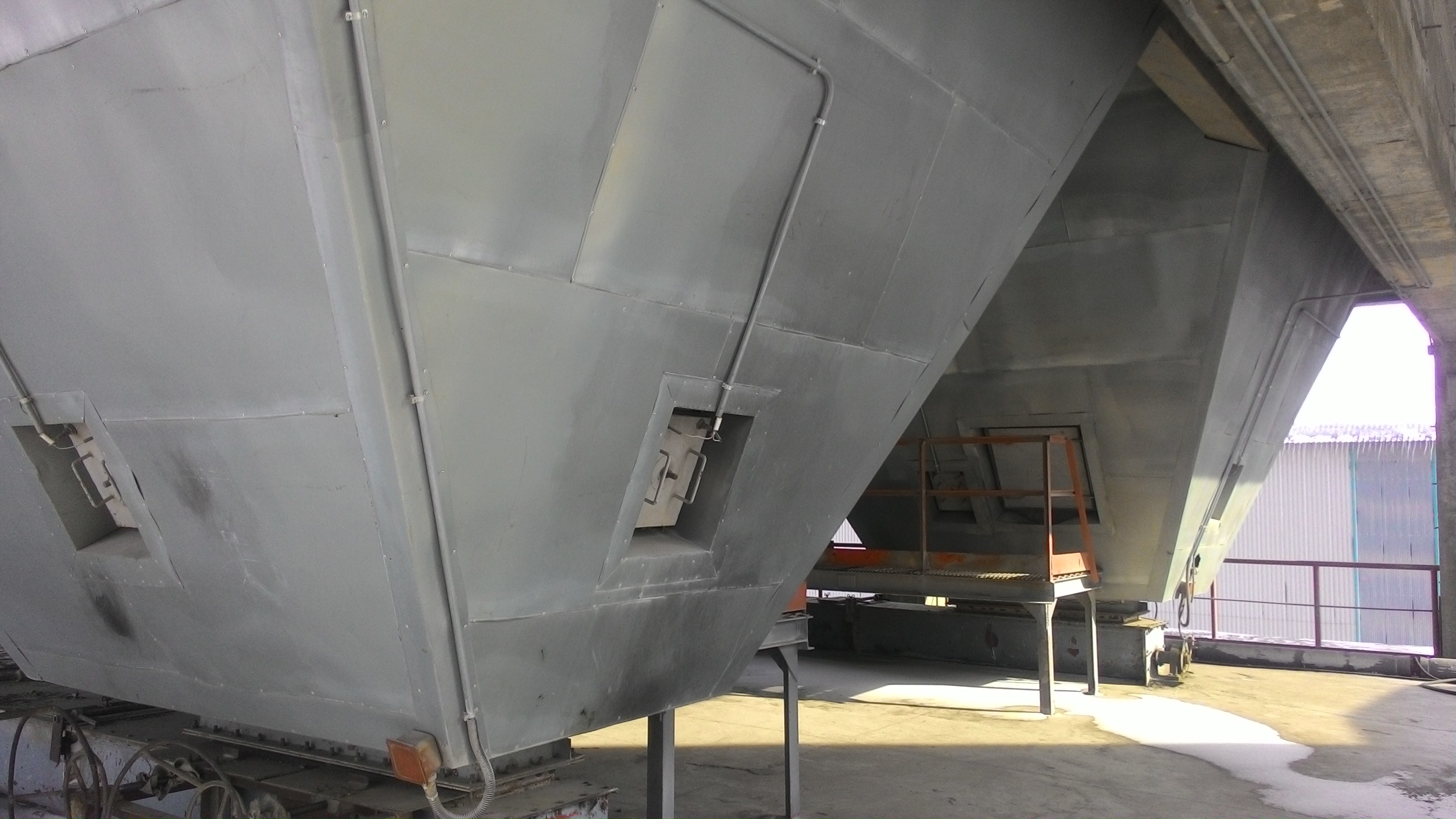 Применение датчика INNOLEVEL серии N-HT для бункера пыли в цементой отрасли